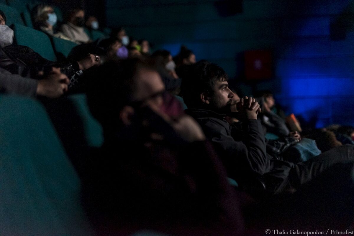 People watching the premiere of the film Allou, Pantou (Elsewhere, Everywhere)